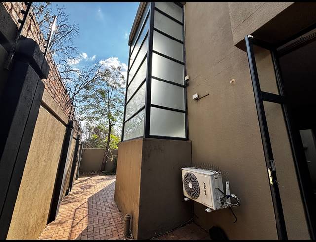3 BEDROOM CLUSTER FOR SALE IN HOUGHTON ESTATE